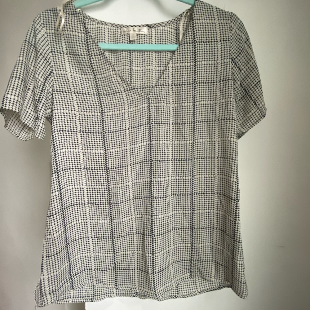 Pretty Houndstooth Silky V-Neck Blouse